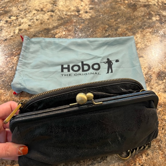 Hobo International magnetic wallet with detachable chain strap - Picture 7 of 9